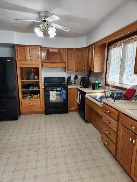 Kitchen - 751 Clover Ln, Crown Point, IN 46307 photo 2 of 5