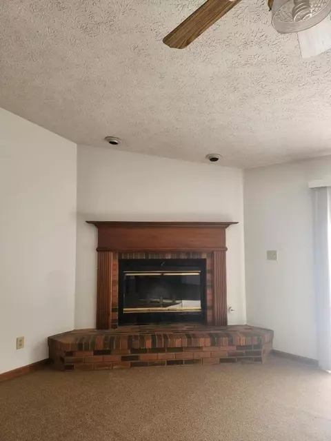 Living - 751 Clover Ln, Crown Point, IN 46307 photo 1 of 2