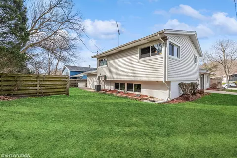 8231 Hickory Ave, Gary, IN 46403 photo 2