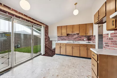 8231 Hickory Ave, Gary, IN 46403 photo 7