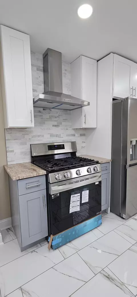 Kitchen - 207 Taft Pl, Gary, IN 46404 photo 8 of 12