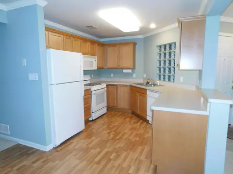 Kitchen - 2741 Georgetowne Dr #C1, Highland, IN 46322 photo 1 of 3
