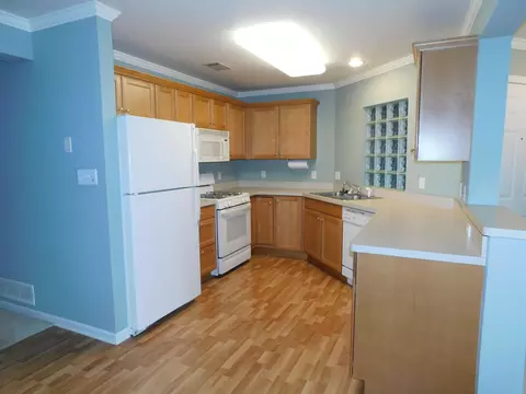 Kitchen - 2741 Georgetowne Dr #C1, Highland, IN 46322 photo 2 of 3
