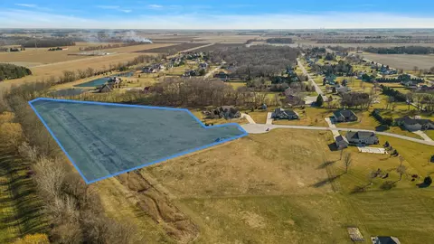 421 E Amy Rose Ln, Valparaiso, IN 46383