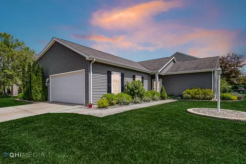 1863 Glasgow St, Valparaiso, IN 46385