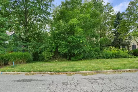 68 Braemar Dr, Valparaiso, IN 46385 photo 2