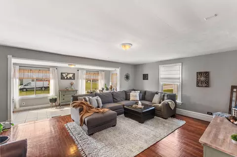 Living - 207 E Sigler St, Hebron, IN 46341 photo 2 of 2