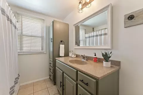 Bath - 207 E Sigler St, Hebron, IN 46341 photo 3 of 3