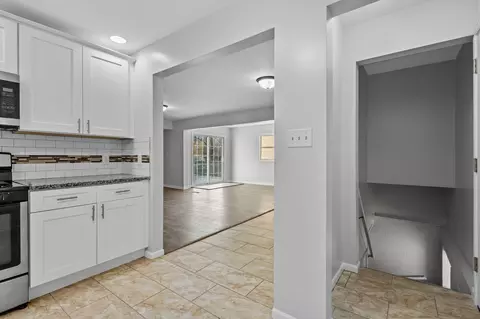 Kitchen - 4150 Oak Ln, Gary, IN 46408 photo 4 of 4