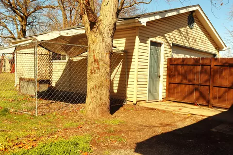 Exterior - 1120 E 39th Pl, Griffith, IN 46319 photo 7 of 10