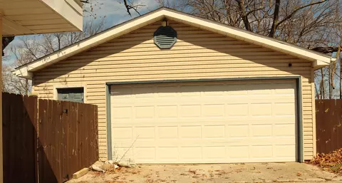 Exterior - 1120 E 39th Pl, Griffith, IN 46319 photo 6 of 10
