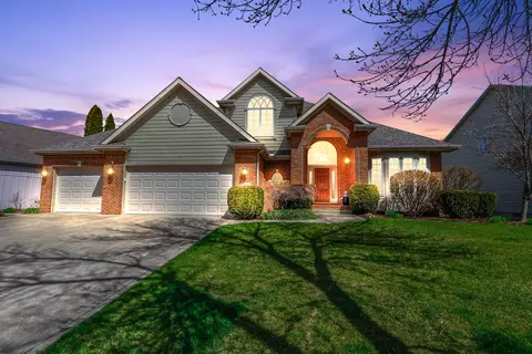 285 Muirfield Dr, Valparaiso, IN 46385