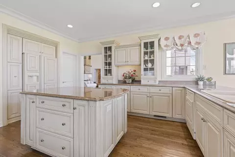 Kitchen - 1663 Snead Ave, Chesterton, IN 46304 photo 2 of 4