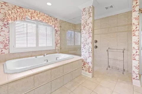 Bath - 1663 Snead Ave, Chesterton, IN 46304 photo 2 of 2