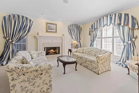 Living - 1663 Snead Ave, Chesterton, IN 46304 photo 2 of 5