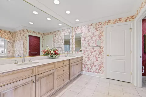 Bath - 1663 Snead Ave, Chesterton, IN 46304 photo 1 of 2