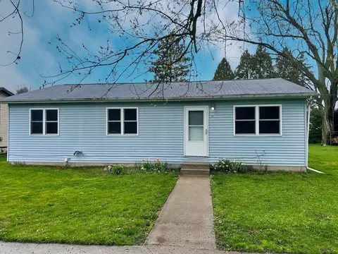 805 Clement St, La Porte, IN 46350 photo 1
