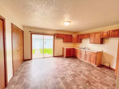 805 Clement St, La Porte, IN 46350 photo 4