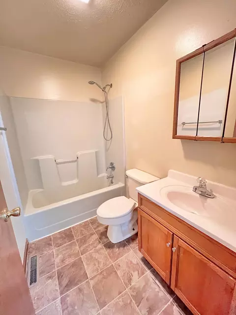 805 Clement St, La Porte, IN 46350 photo 10