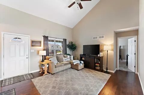 Living - 15112 W 95th Ave, Dyer, IN 46311 photo 2 of 5
