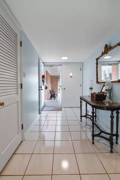 Entry Way - 8644 Baring Ave, Munster, IN 46321 photo 2 of 5