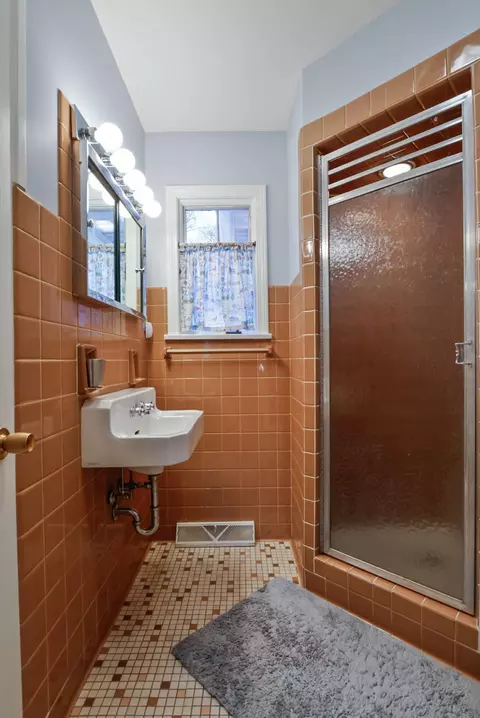Bath - 8644 Baring Ave, Munster, IN 46321 photo 1 of 3