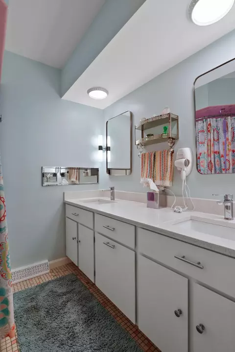 Bath - 8644 Baring Ave, Munster, IN 46321 photo 2 of 3