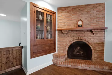 Living - 8644 Baring Ave, Munster, IN 46321 photo 4 of 6