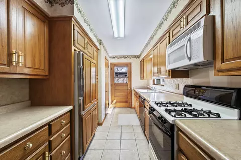 Kitchen - 8631 Beech Ave, Munster, IN 46321 photo 5 of 8