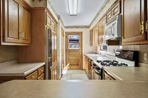 Kitchen - 8631 Beech Ave, Munster, IN 46321 photo 4 of 8