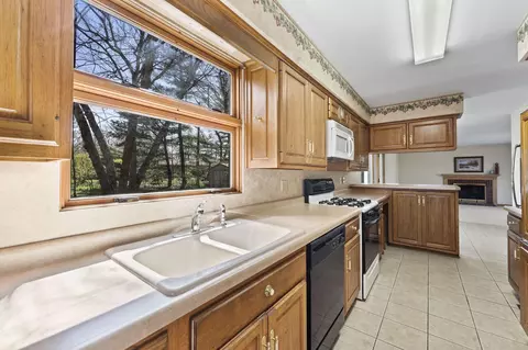 Kitchen - 8631 Beech Ave, Munster, IN 46321 photo 7 of 8