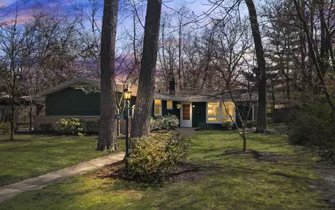 Exterior - 8631 Beech Ave, Munster, IN 46321 photo 4 of 11