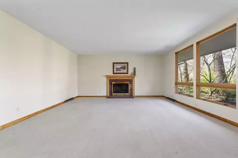 Living - 8631 Beech Ave, Munster, IN 46321 photo 4 of 6