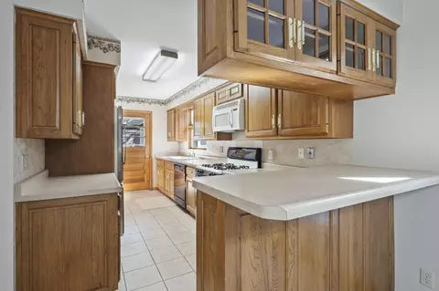Kitchen - 8631 Beech Ave, Munster, IN 46321 photo 3 of 8
