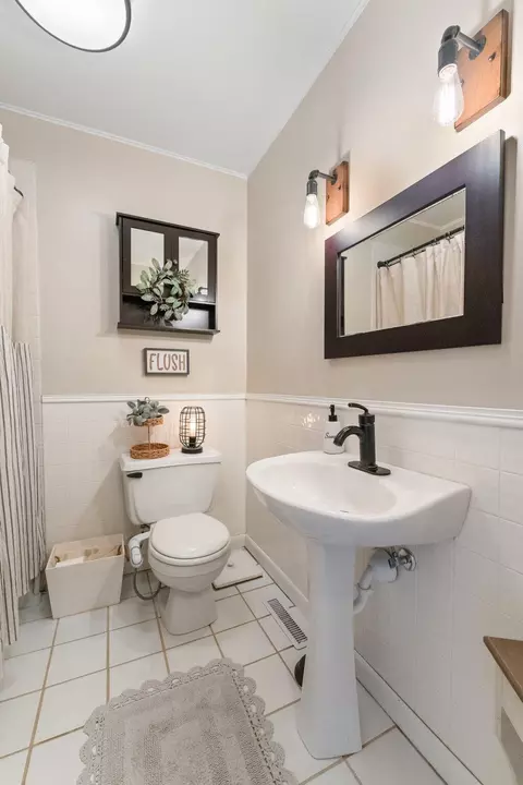 Bath - 1130 N Dwiggins St, Griffith, IN 46319 photo 2 of 2