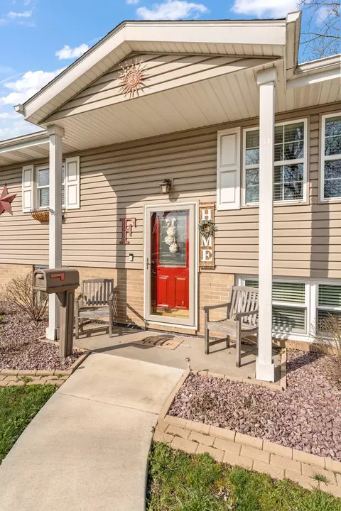 Exterior - 1130 N Dwiggins St, Griffith, IN 46319 photo 3 of 14