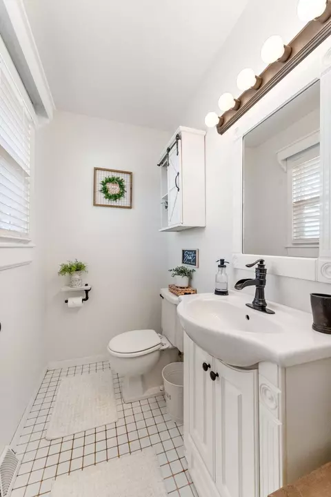 Bath - 1130 N Dwiggins St, Griffith, IN 46319 photo 1 of 2