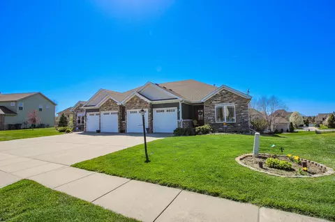 2807 Westwind Dr, Valparaiso, IN 46385