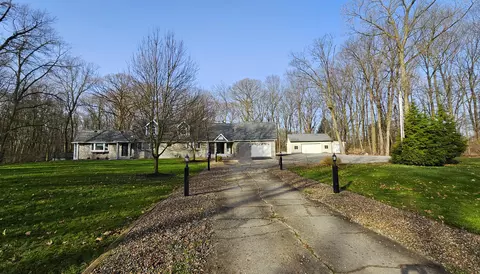 1852 Sager Rd, Valparaiso, IN 46383