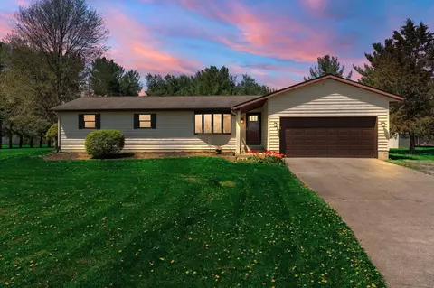 203 Sauk Trl, Valparaiso, IN 46385