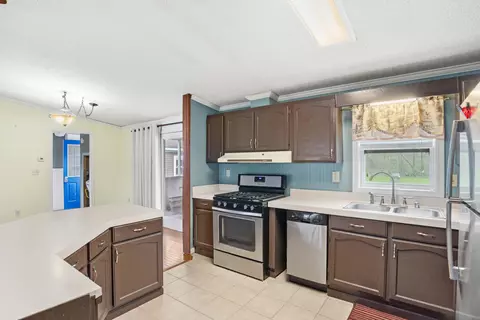 Kitchen - 1020 Cardinal Ct, Porter, IN 46304 photo 2 of 2