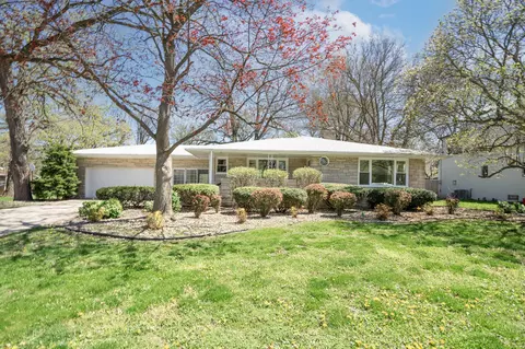 8301 Schreiber Dr, Munster, IN 46321