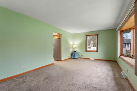 1040 Miller St, Griffith, IN 46319 photo 2