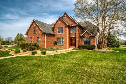 8945 Schillton Dr, Saint John, IN 46373