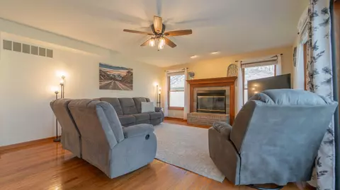 1582 Commodore Ln, Porter, IN 46304 photo 11