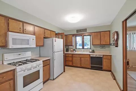 Kitchen - 1248 35th St, Munster, IN 46321 photo 3 of 7