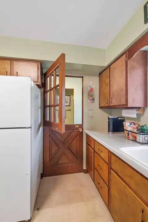 Kitchen - 1248 35th St, Munster, IN 46321 photo 5 of 7