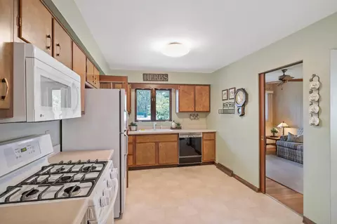 Kitchen - 1248 35th St, Munster, IN 46321 photo 4 of 7