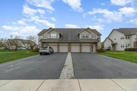 8022 Knickerbocker Pl, Dyer, IN 46311 photo 2