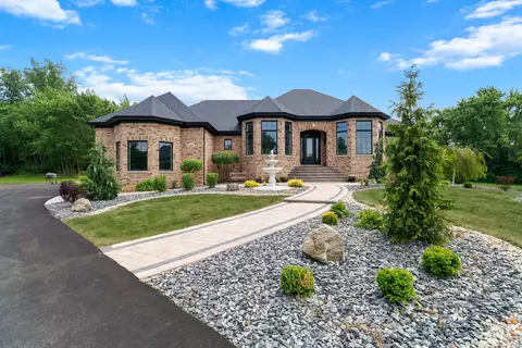 8835 Schafer Dr, Saint John, IN 46373